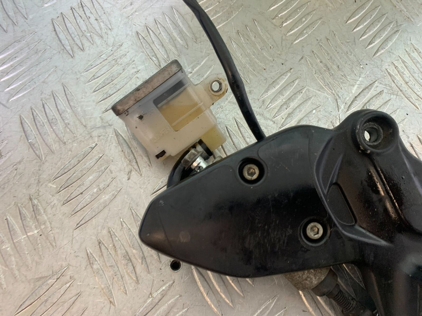 SUZUKI SV650 X SV 650 X FRONT RIGHT HANGER YEAR 2018-2022  (CMB1081)
