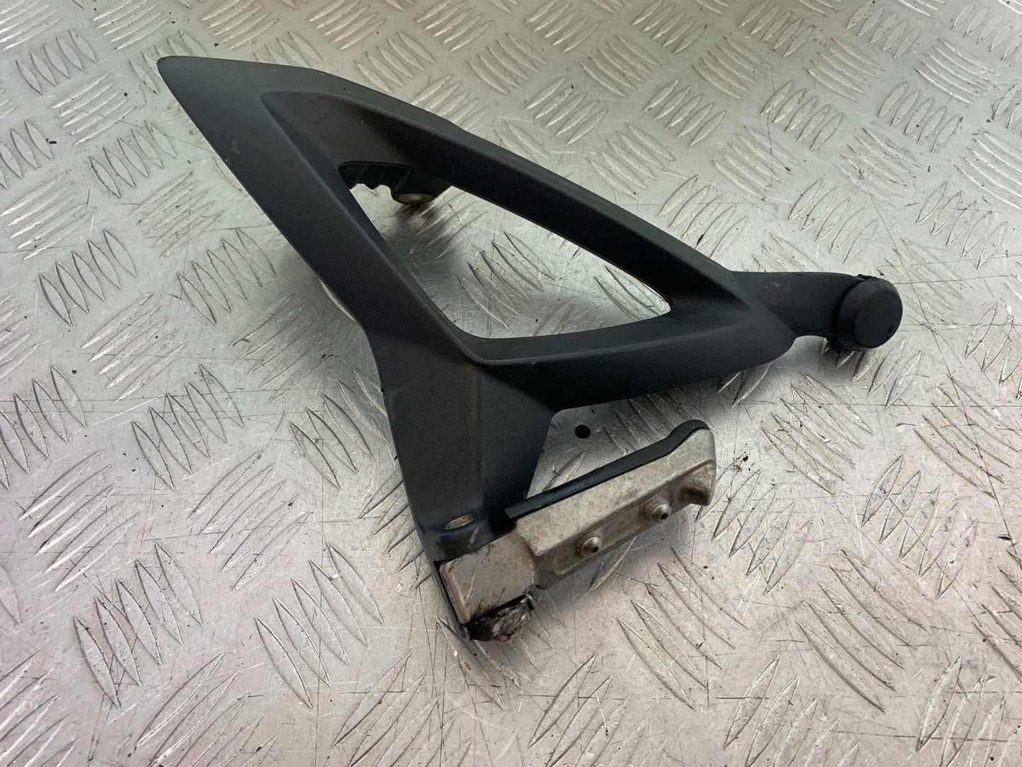 TRIUMPH 1050 SPRINT GT LEFT REAR HANGER AND PEG  YEAR 2010-2016 (CMB1250)