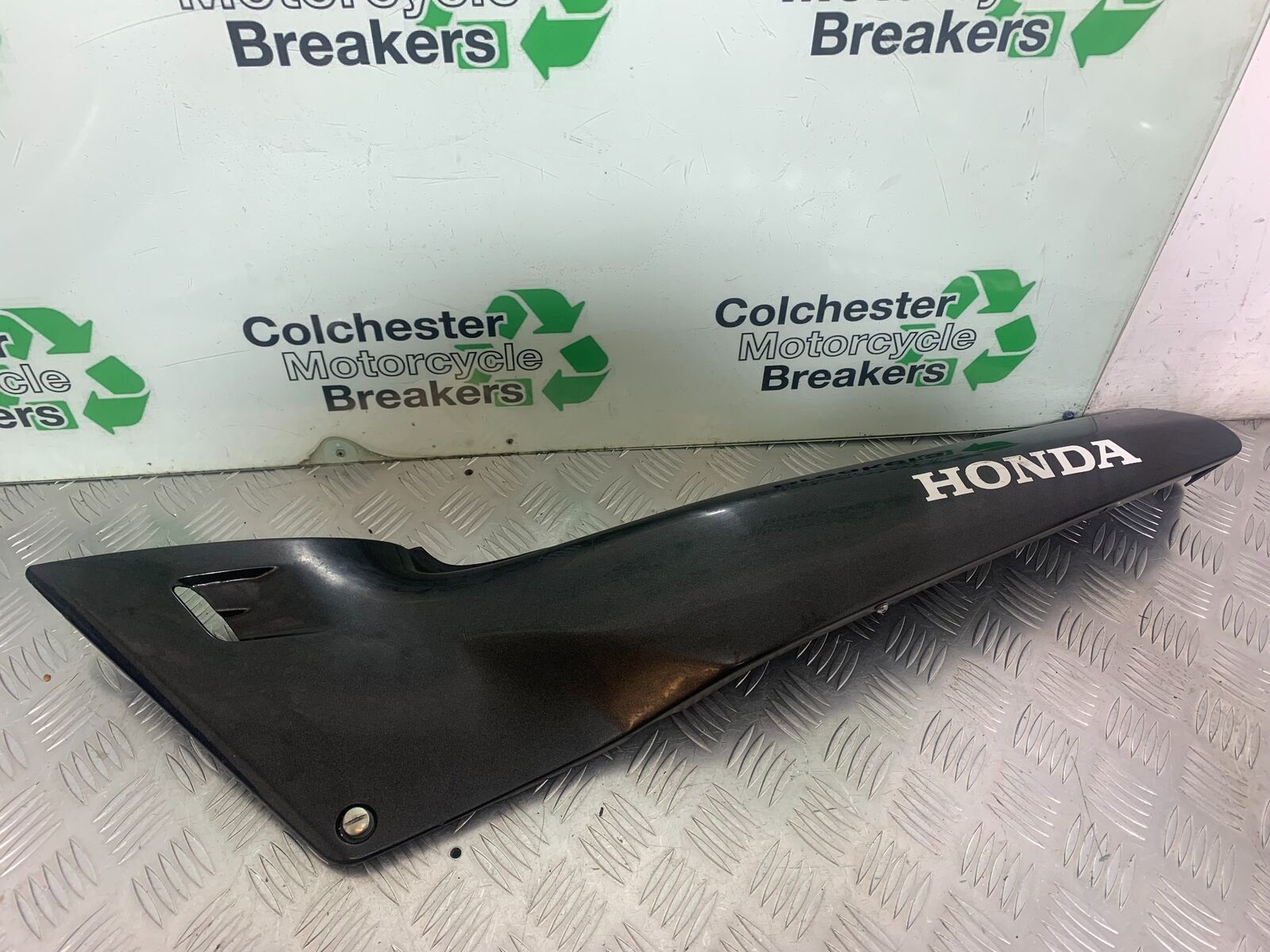 HONDA VFR400 VFR 400 NC21 LEFT SEAT PANEL  YEAR 1986-87 (CMB1043)