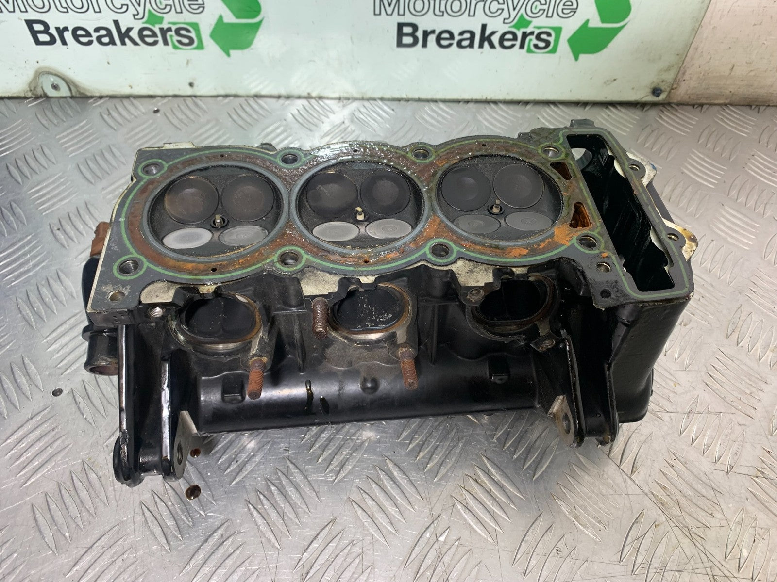 TRIUMPH 955I SPRINT RS CYLINDER HEAD AND CAMS   YEAR 1999-04