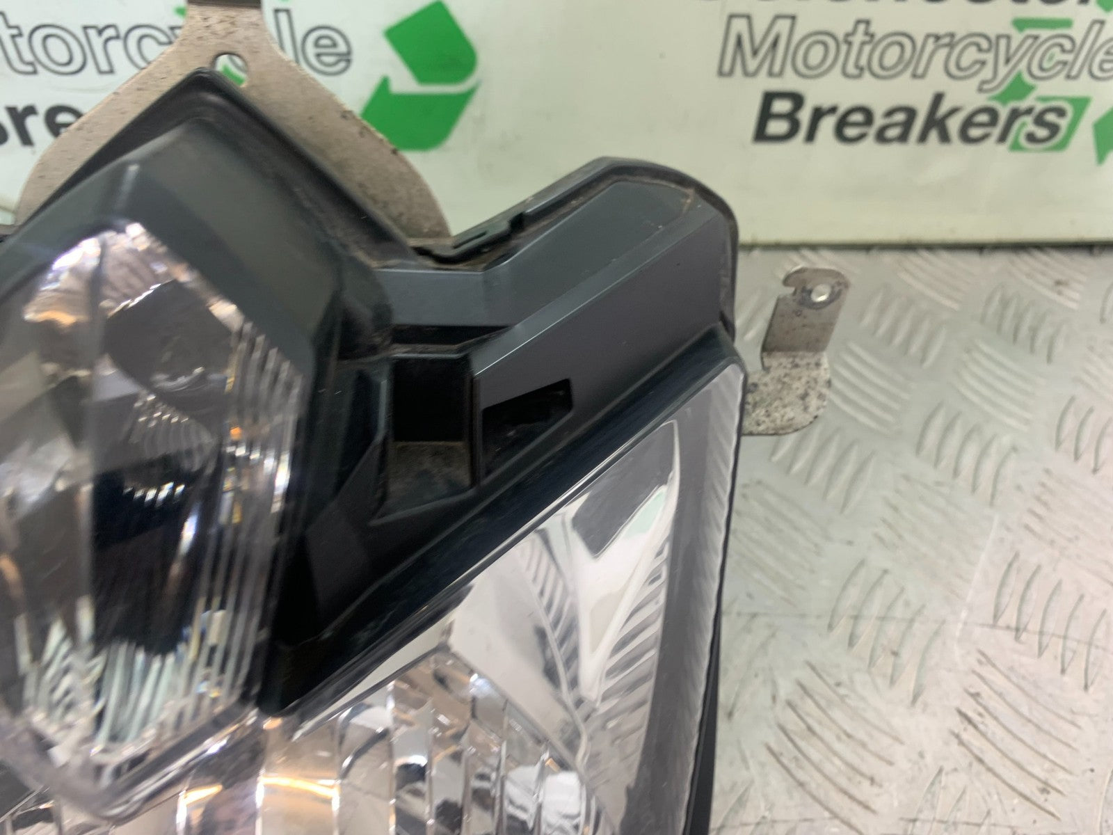 YAMAHA XJ6 XJ6-S HEADLIGHT  YEAR 2009-2015  (CMB1212)
