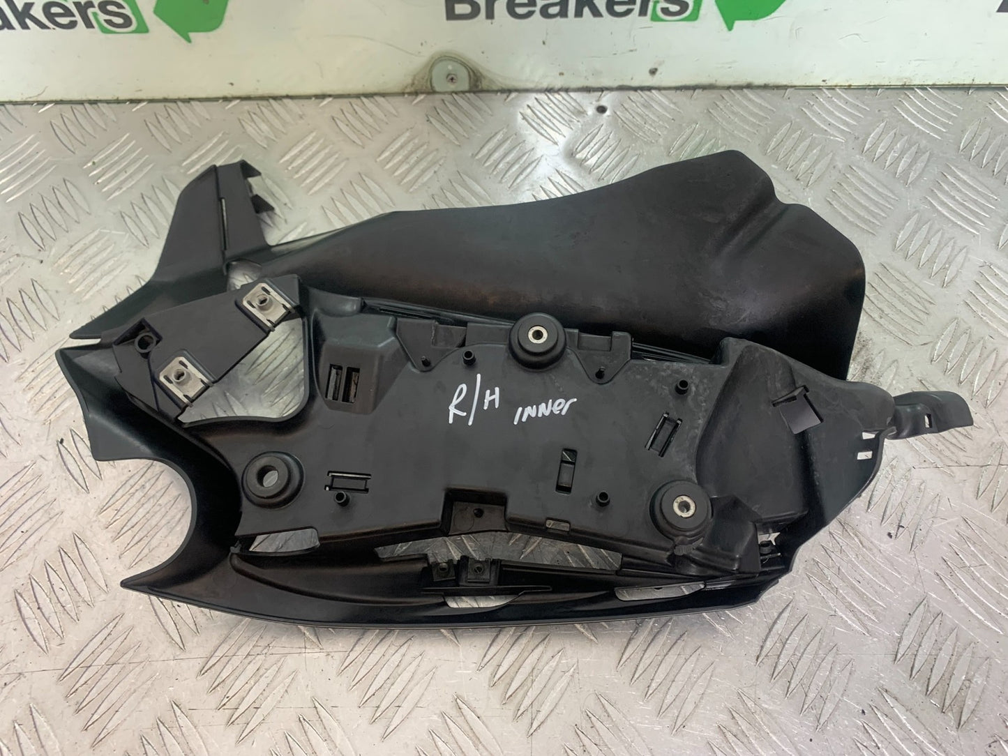 DUCATI 1299 PANIGALE RIGHT INNER INFILL COVER   YEAR 2016 (CMB 1187)