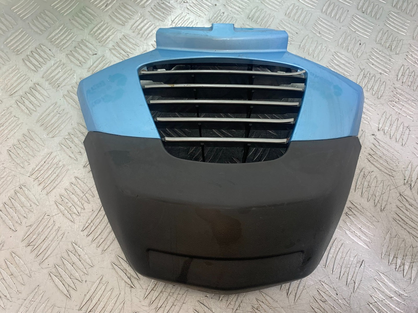 PIAGGIO MP3 250 ie FRONT GRILL PANEL  YEAR 2007 (CMB1307)