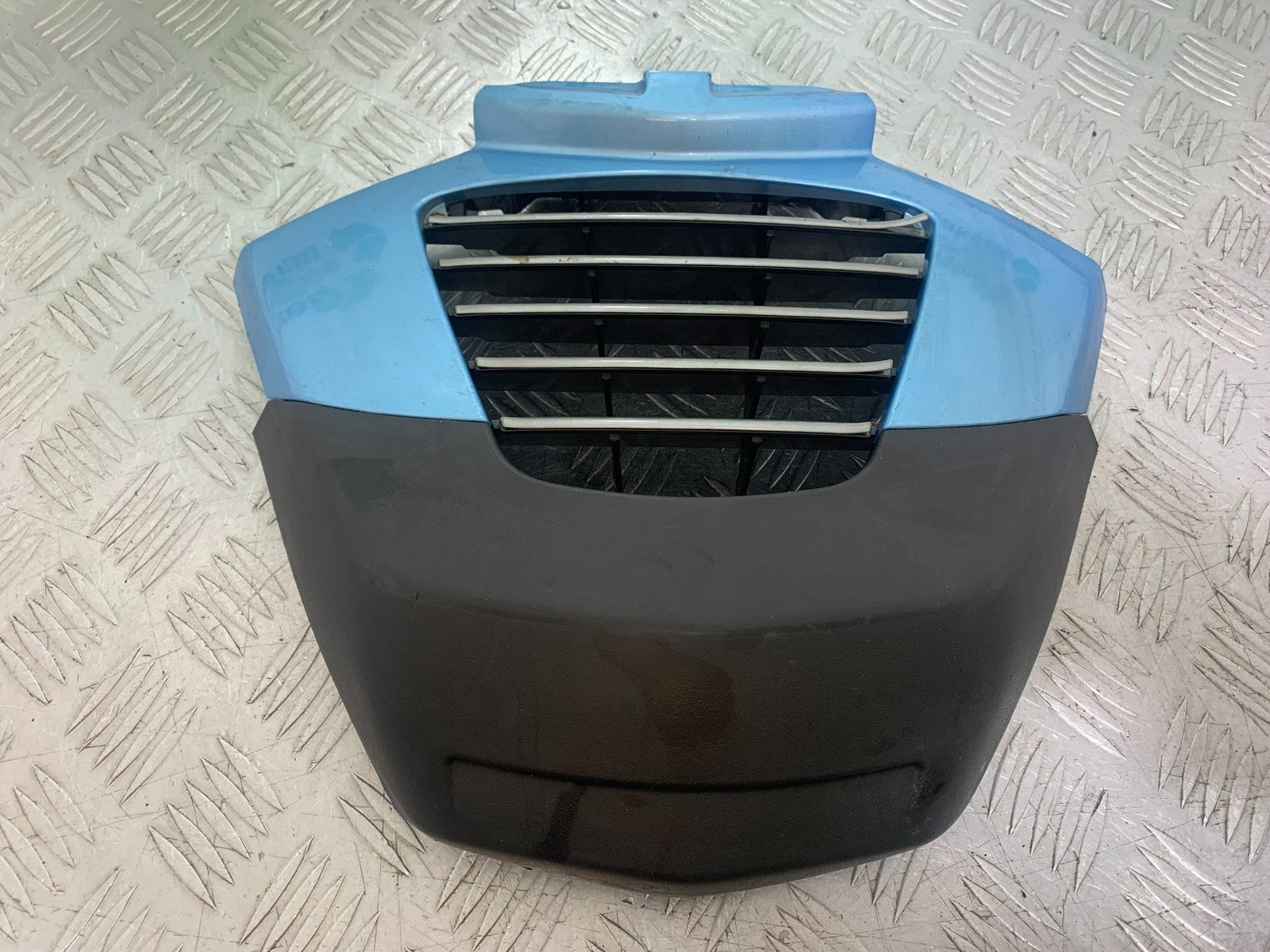 PIAGGIO MP3 250 ie FRONT GRILL PANEL  YEAR 2007 (CMB1307)