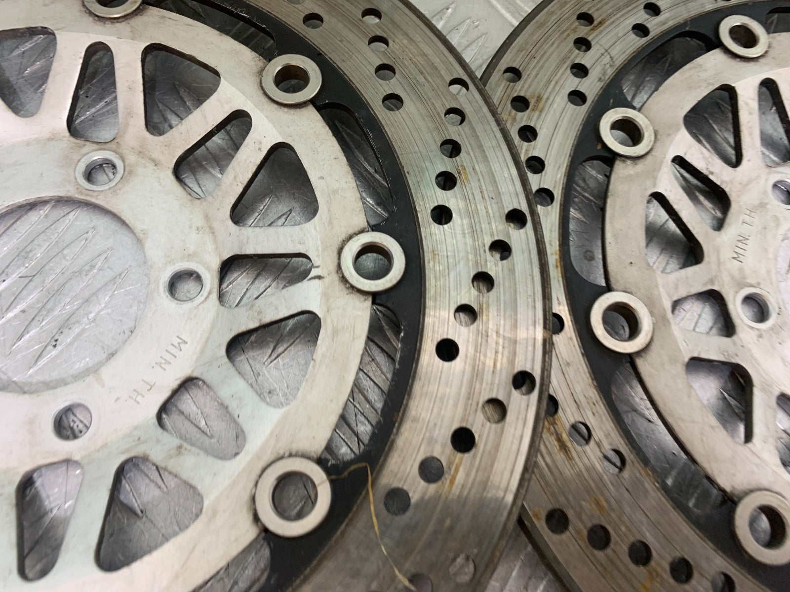 SUZUKI RF900 RF 900 FRONT BRAKE DISCS  YEAR 1994-1999 CMB1326