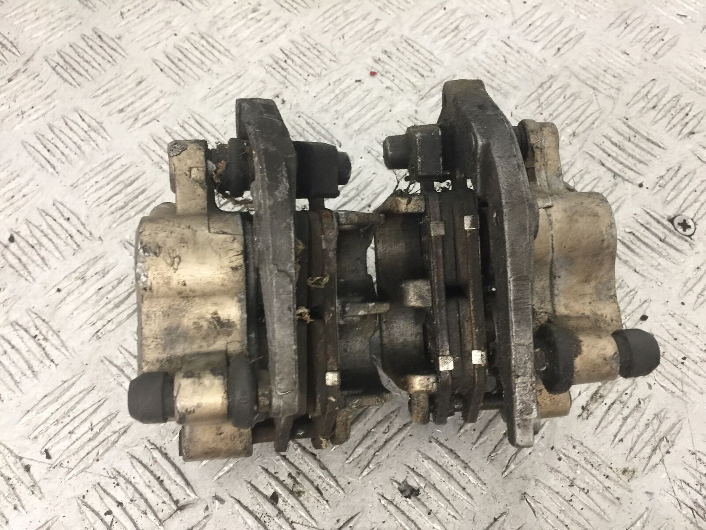 HONDA CB600 CB 600 HORNET FRONT CALIPERS YEAR 1999-02 (STOCK 865)