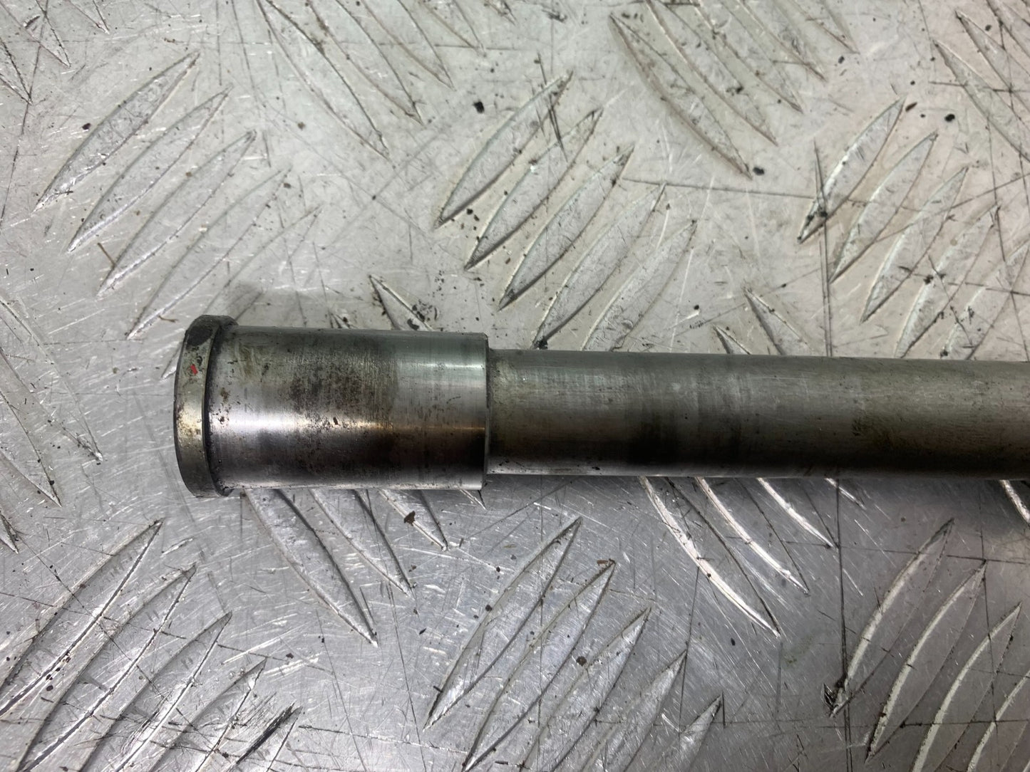 KAWASAKI ZX9R ZX9 C FRONT WHEEL SPINDLE YEAR 1998-99 (CMB1213)