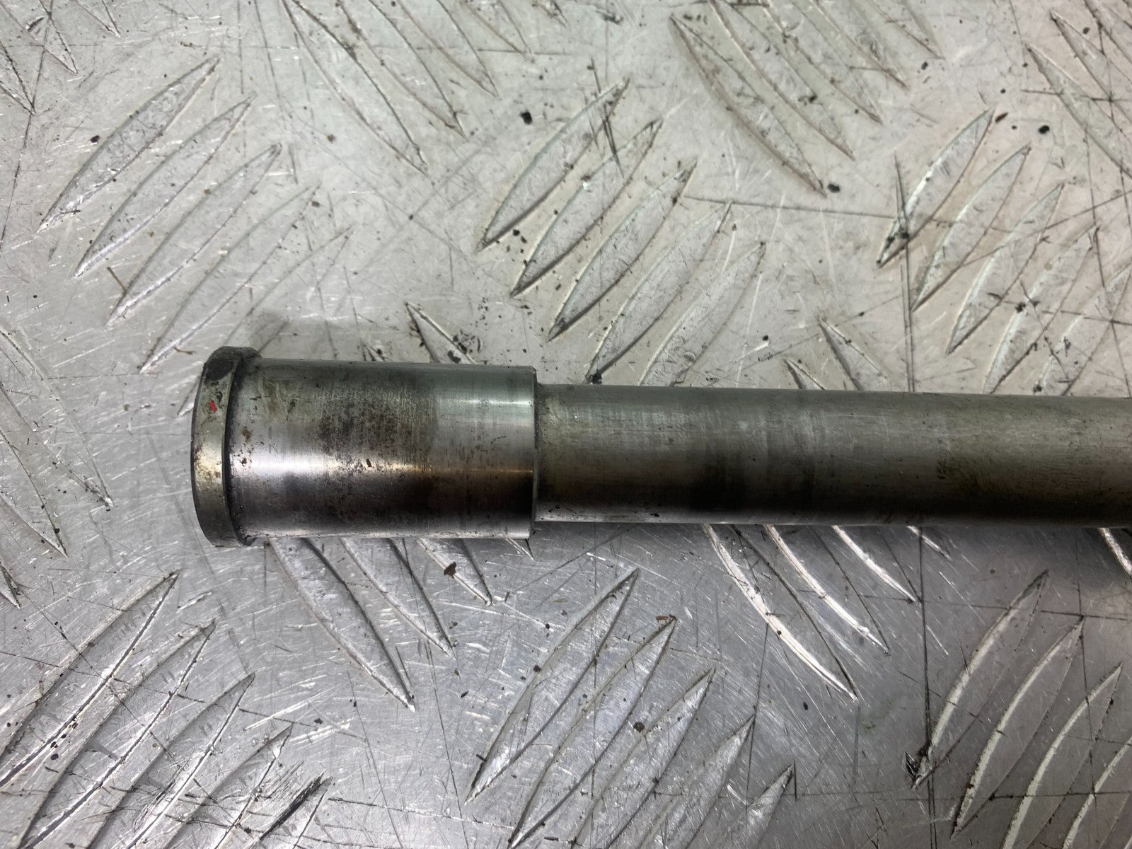 KAWASAKI ZX9R ZX9 C FRONT WHEEL SPINDLE YEAR 1998-99 (CMB1213)
