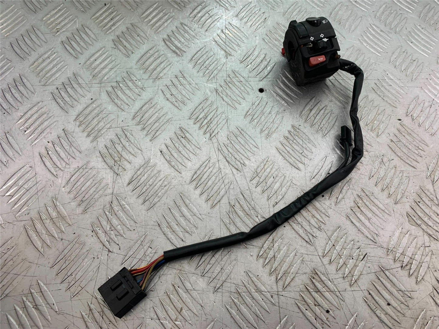 TRIUMPH 955i DAYTONA LEFT SWITCH GEAR  YEAR 2002-2006 (CMB1229)
