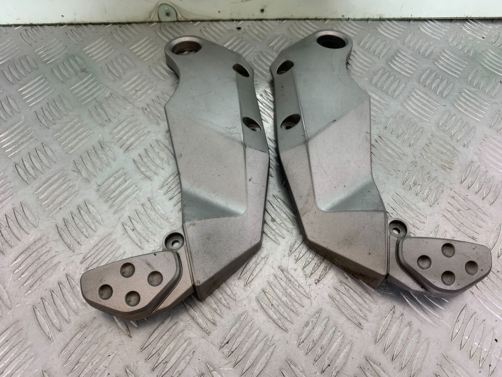 KAWASAKI Z750 Z 750 LEFT AND RIGHT INFILL COVERS  YEAR 2004-2006  (CMB1104)