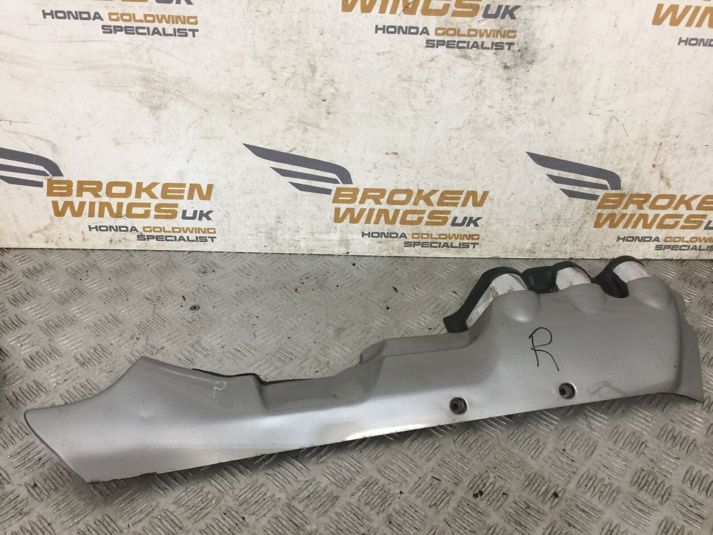 HONDA GL1800 GL 1800 RIGHT EXHAUST SHIELD YEAR 2004-10 ABS (STOCK 890)