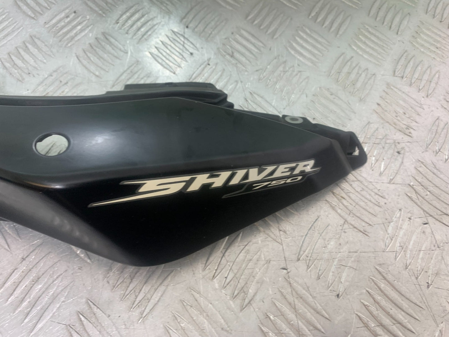 APRILIA SL750 SL 750 SHIVER LEFT SEAT PANEL   YEAR 2008-2016 (CMB1242)