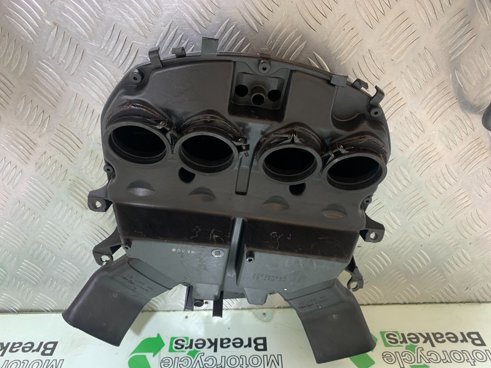 HONDA CBR1100 BLACKBIRD AIRBOX  YEAR 1996-1998 (CMB1017)