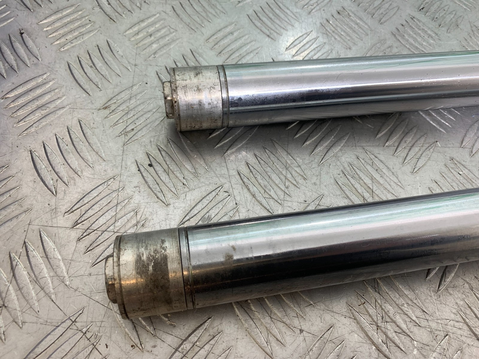 HONDA CBR1100 BLACKBIRD FORKS   YEAR 1999-2005 (CMB1232)