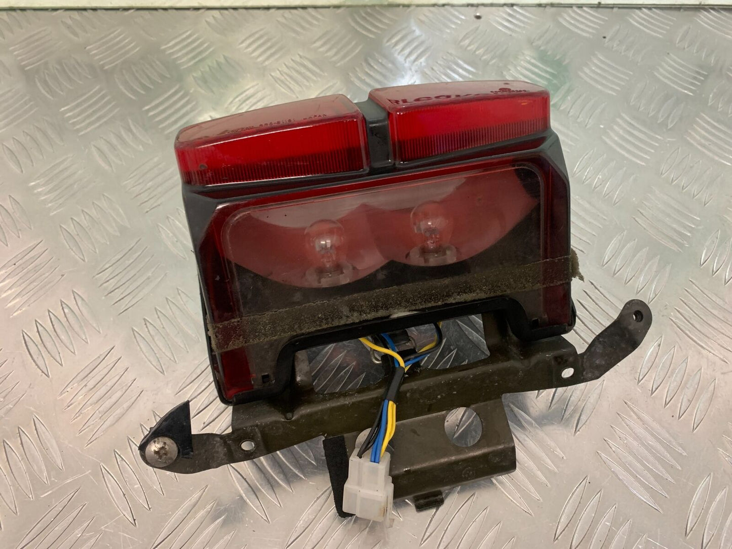 YAMAHA FZS600 FAZER 600 REAR LIGHT  YEAR 1998-2001 (STOCK 958)