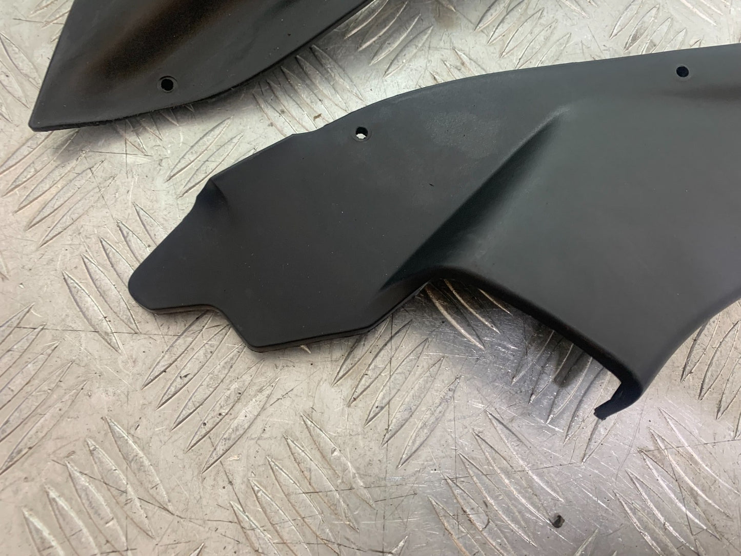 BMW R850 R R850R LEFT AND RIGHT LOWER TANK PANELS YEAR 1994-2002 (CMB1170)
