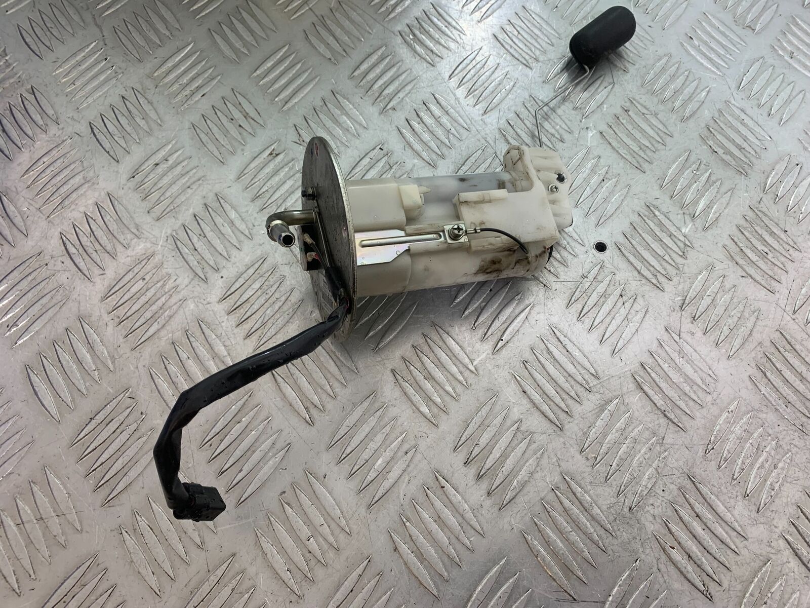 KAWASAKI Z650 ER650 KNFAN PETROL PUMP  YEAR 2022-2024 (CMB1112)