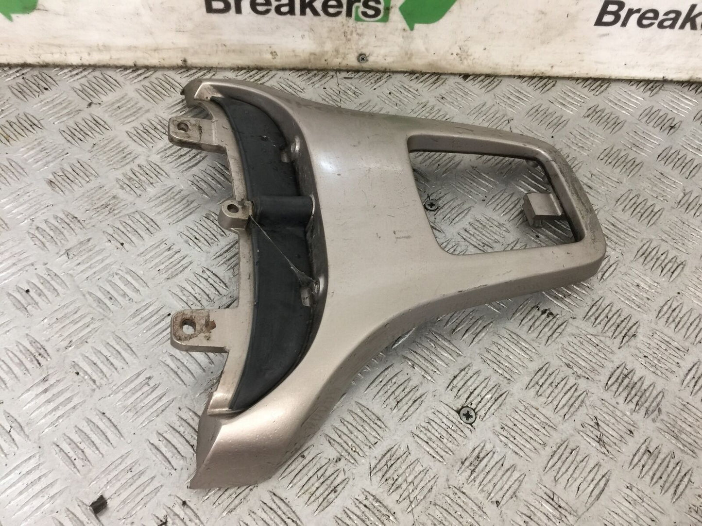 SUZUKI AN 250 BURGMAN BACK REST   YEAR 1999  (STOCK 881)