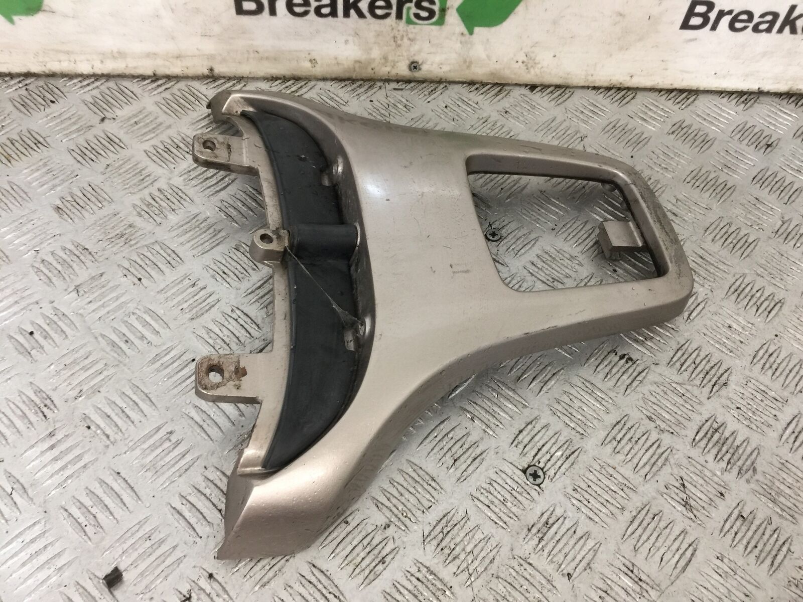 SUZUKI AN 250 BURGMAN BACK REST   YEAR 1999  (STOCK 881)