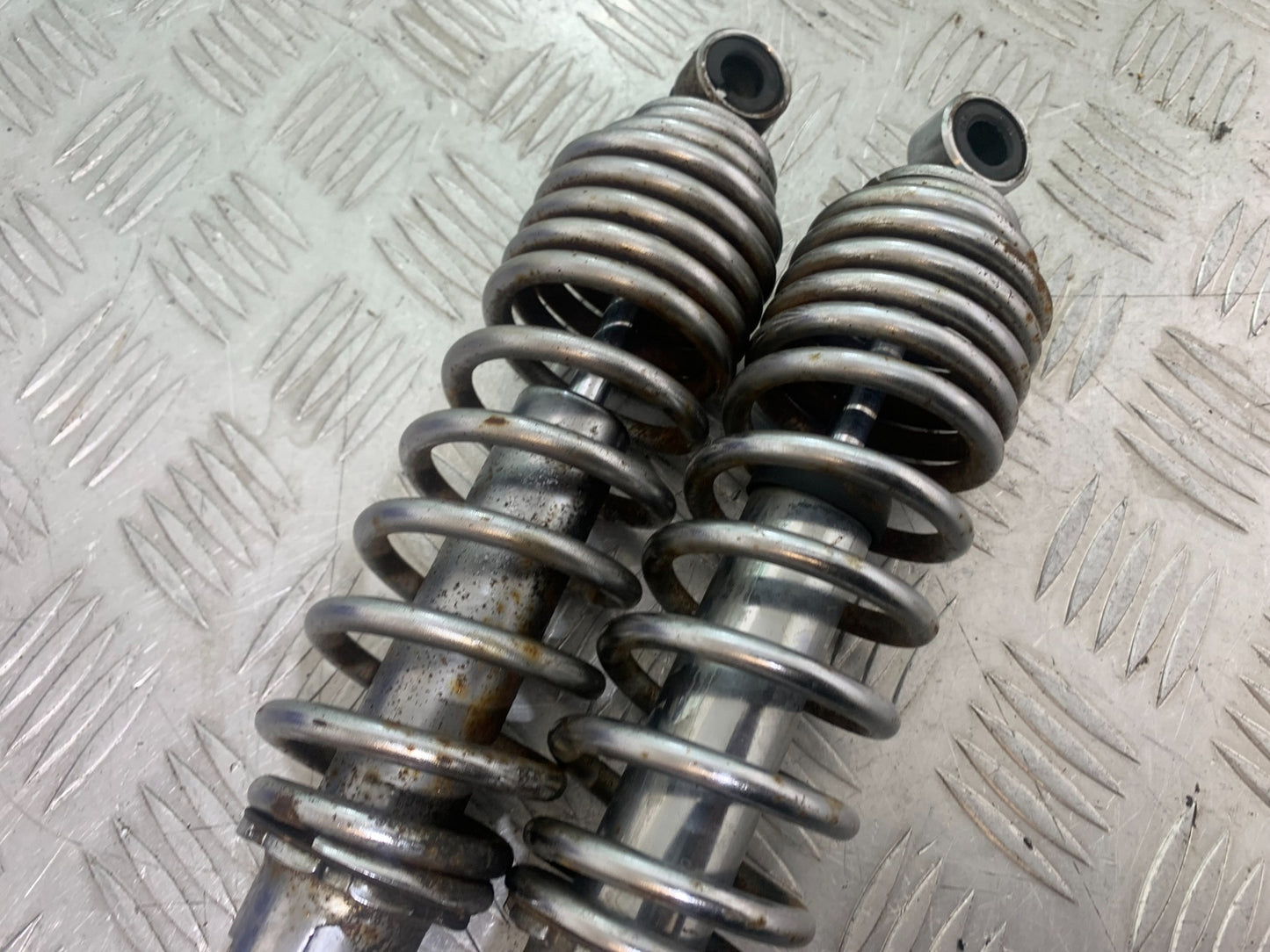 YAMAHA XV535 XV 535 VIRAGO REAR SHOCKS  YEAR 1994-02 (CMB1162)