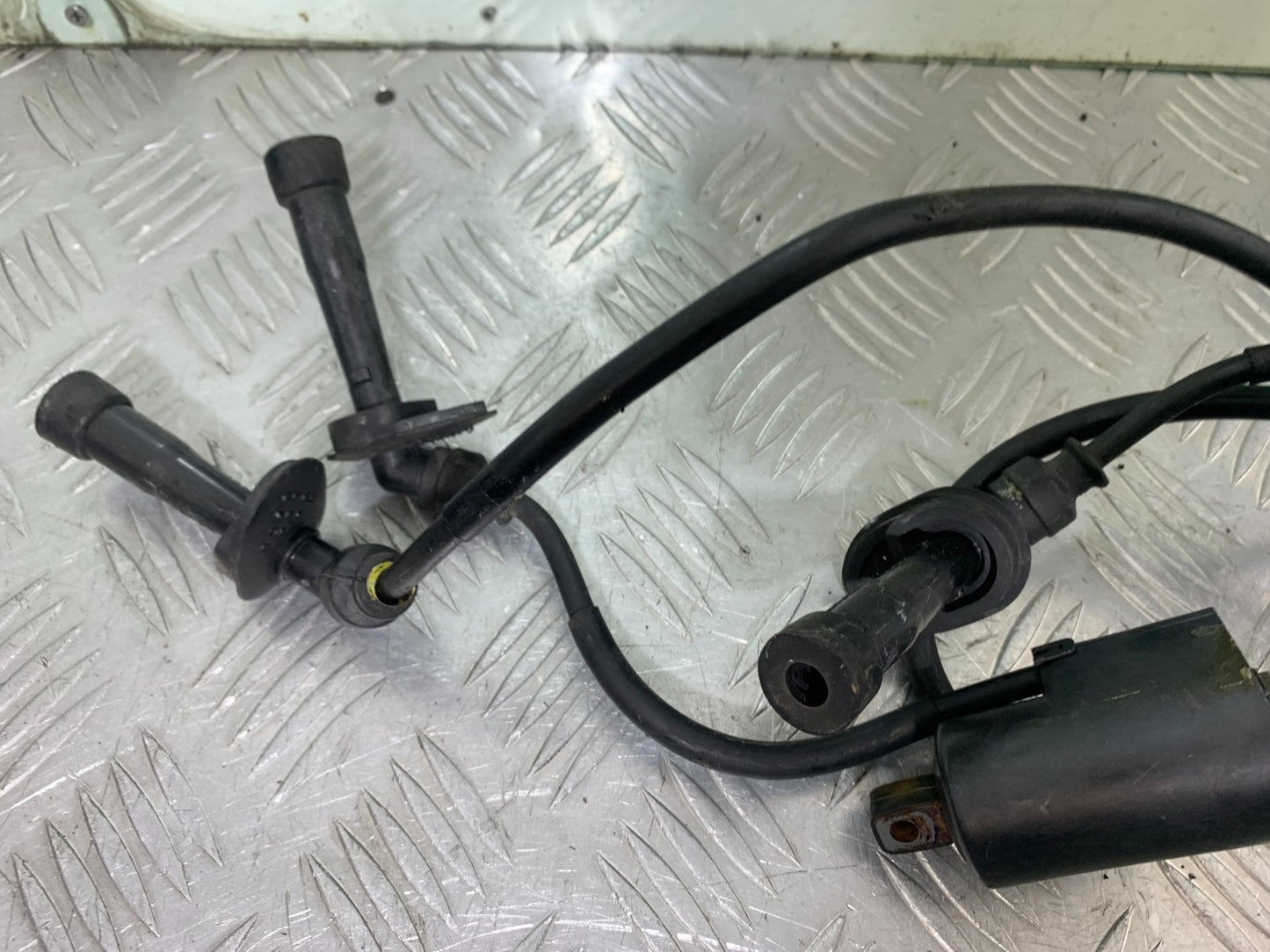 SUZUKI GSF600 GSF 600 BANDIT COILS AND CAPS   2000-2004 (CMB1269)