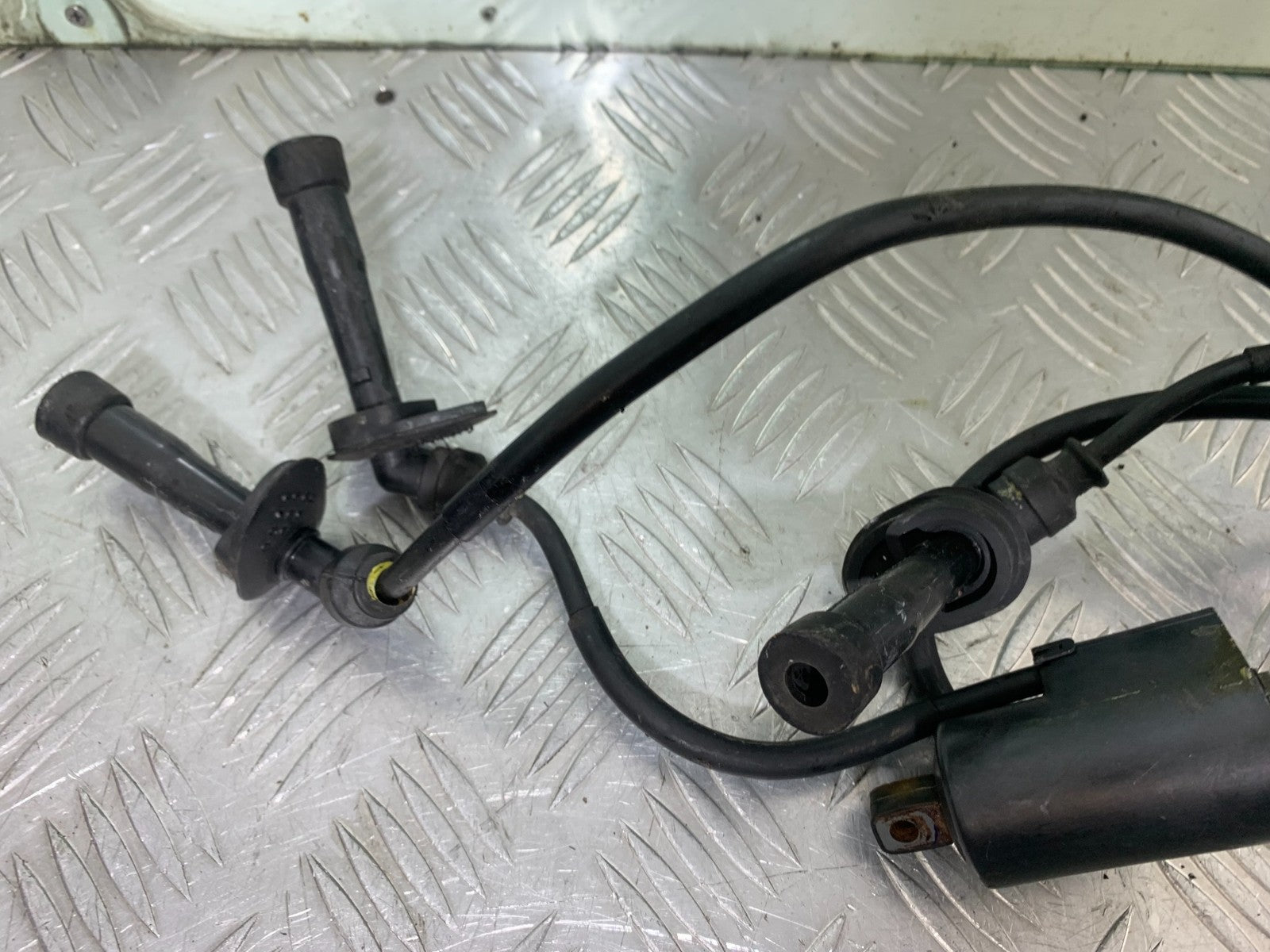 SUZUKI GSF600 GSF 600 BANDIT COILS AND CAPS   2000-2004 (CMB1269)
