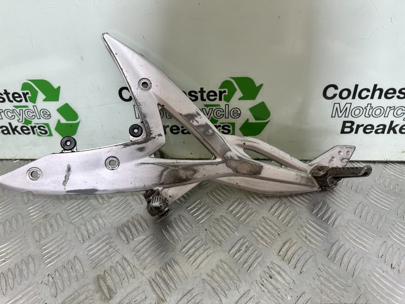 KAWASAKI ER6 F ER6F LEFT HANGER AND PEGS YEAR 2005-2008 (CMB1178)