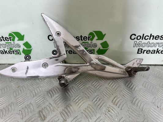 KAWASAKI ER6 F ER6F LEFT HANGER AND PEGS YEAR 2005-2008 (CMB1178)