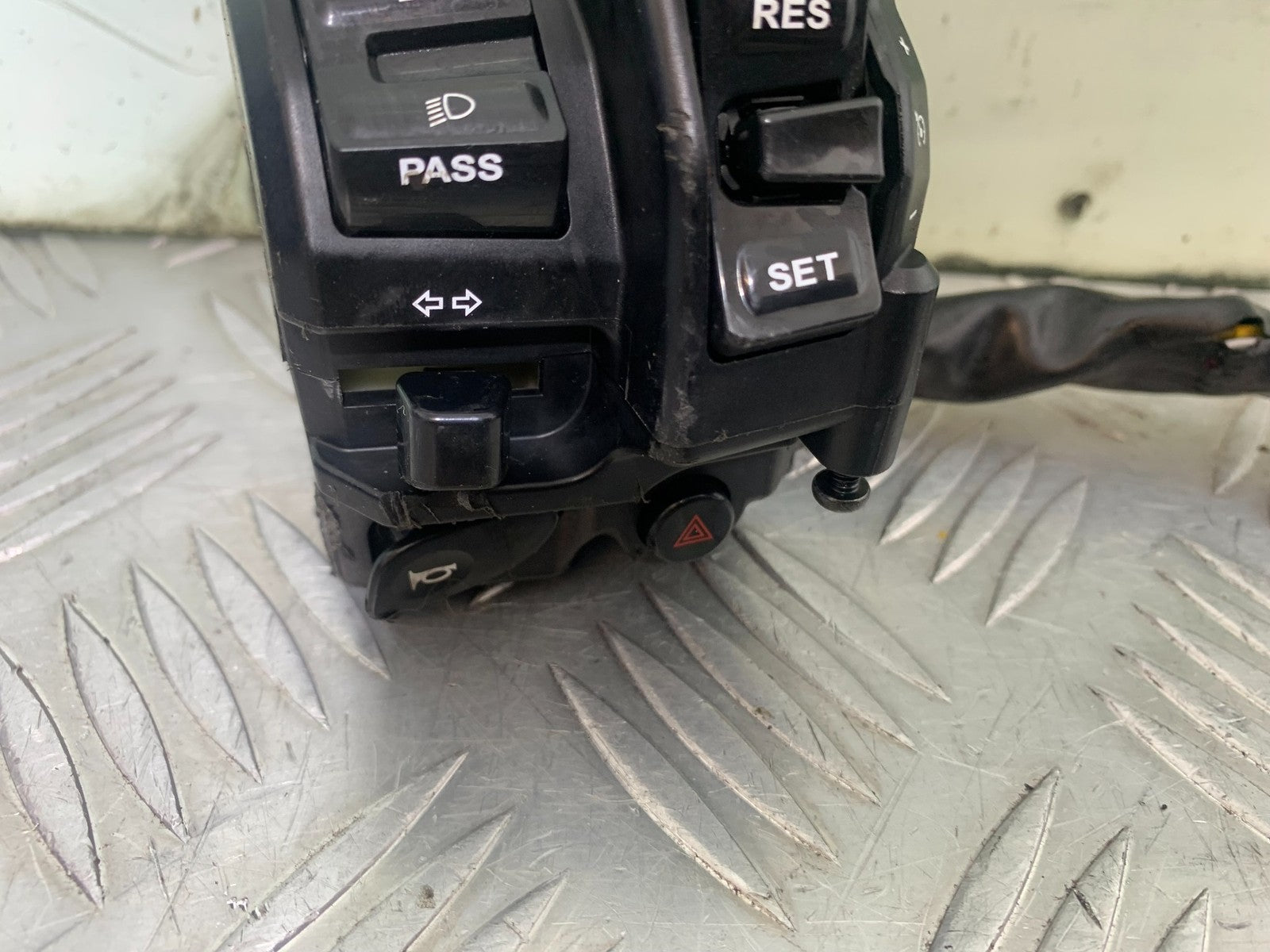 YAMAHA XSR900 XSR 900 LEFT SWITCH GEAR YEAR 2022-2024 (CMB1215)