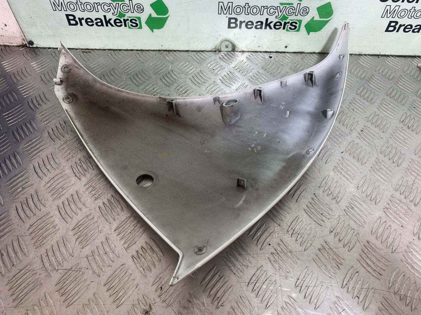 YAMAHA YZF R1 14 B BIG BANG RIGHT FAIRING PANEL   2009-14 (CMB1175)