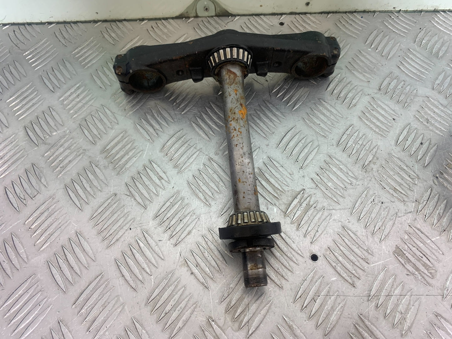 SUZUKI GSF650 GSF 650 BOTTOM YOKE   YEAR 2007-2009  (CMB1161)