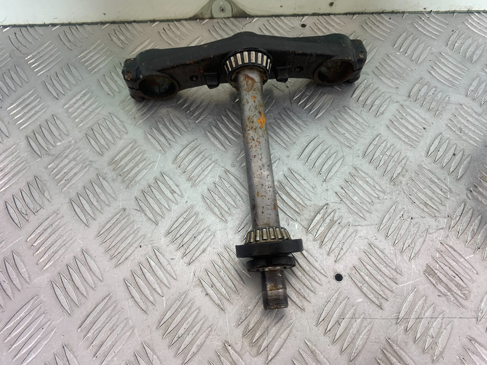 SUZUKI GSF650 GSF 650 BOTTOM YOKE   YEAR 2007-2009  (CMB1161)