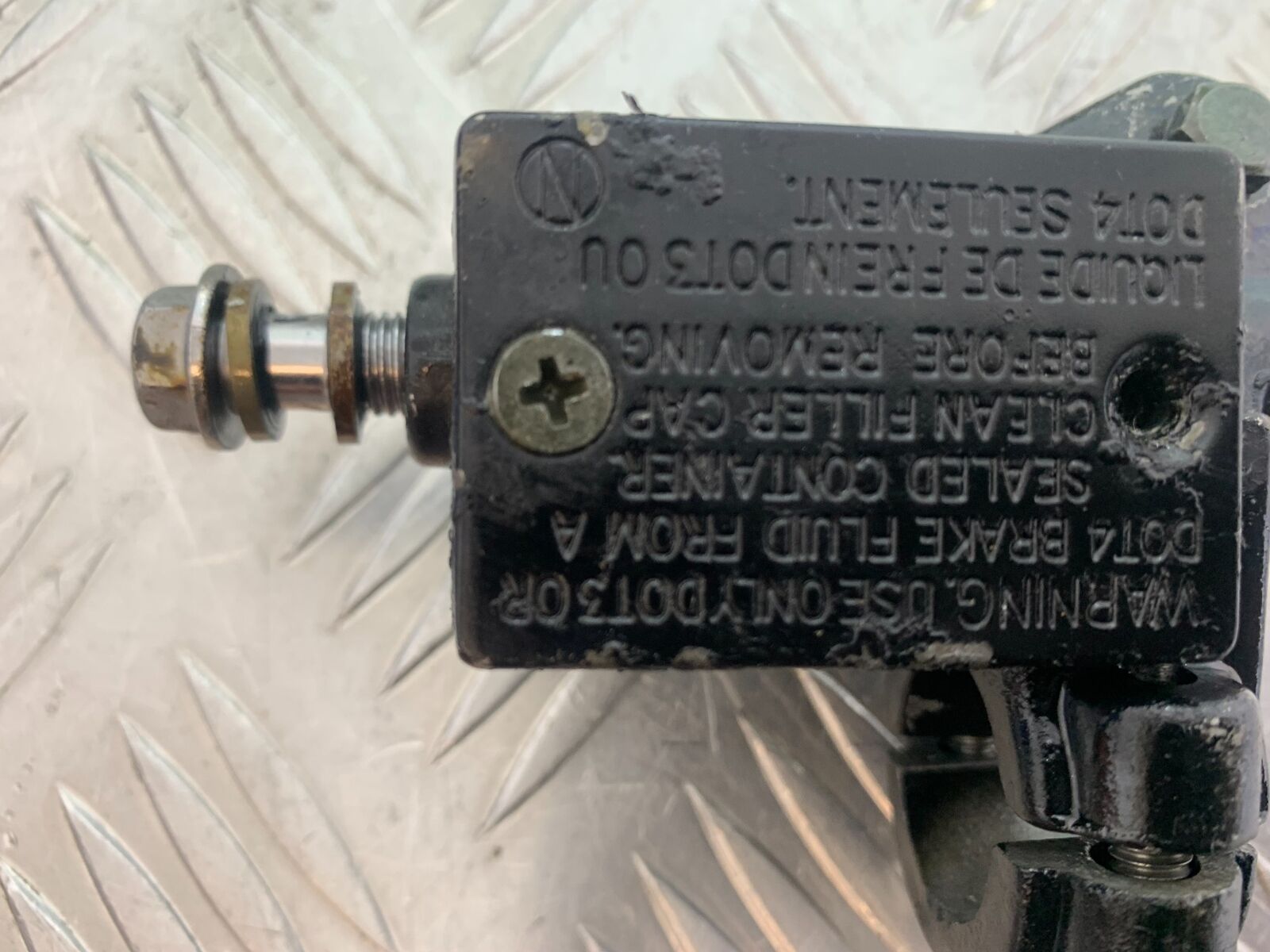 HONDA VFR400 VFR 400 NC21 FRONT BRAKE MASTER CYLINDER    YEAR 1986-87 (CMB1043)