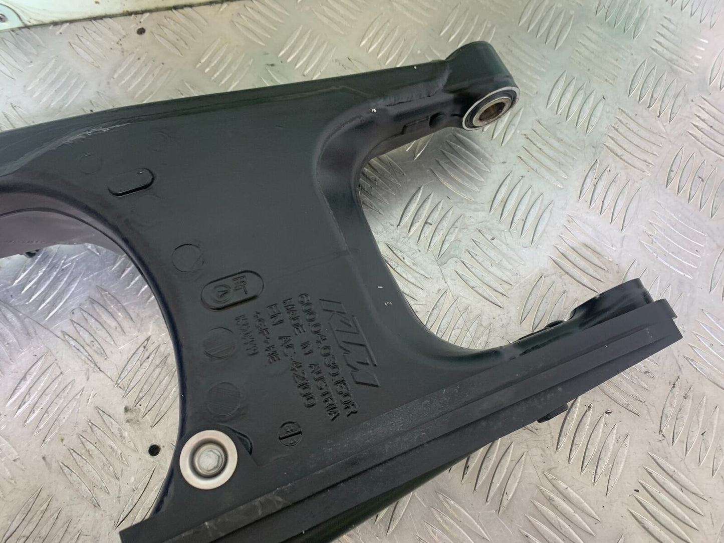 KTM 990 SUPERMOTO T SWINGARM YEAR 2010-2011  (CMB1127)