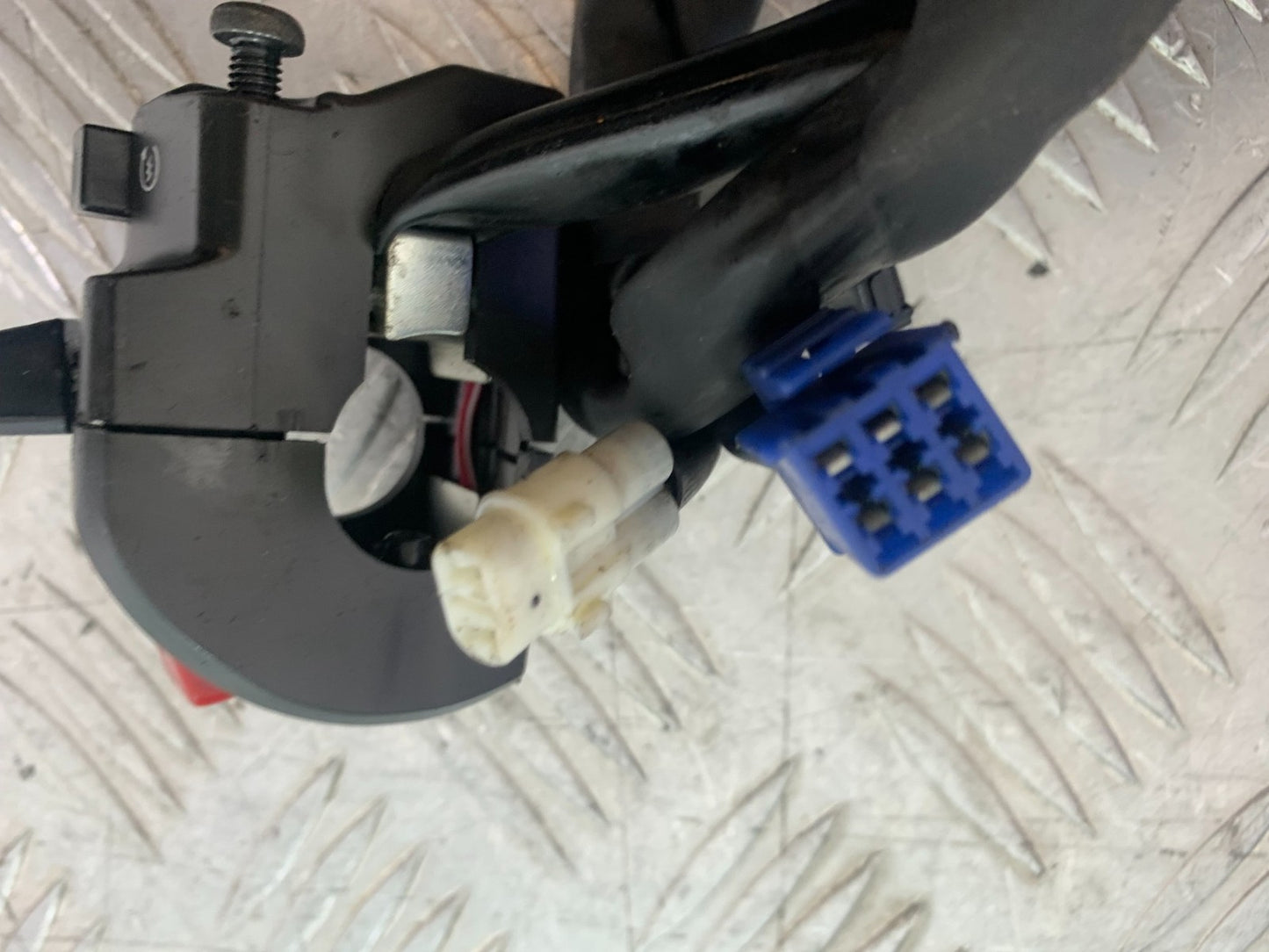 YAMAHA YZF R1 14 B BIG BANG RIGHT SWITCH GEAR   2009-14 (CMB1175)