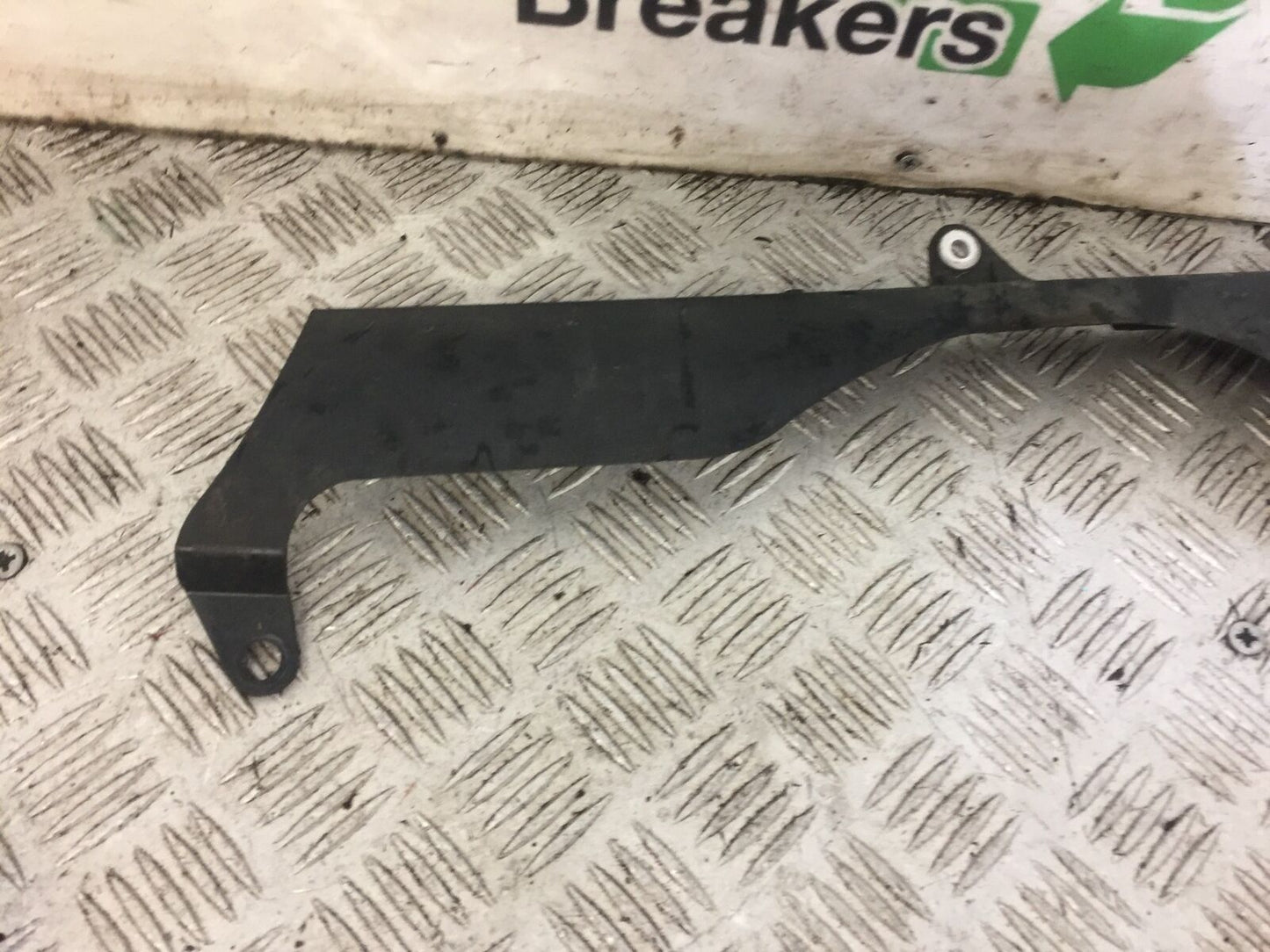 YAMAHA R6 5SL CHAIN GUARD  YEAR 2004 (STOCK 666)