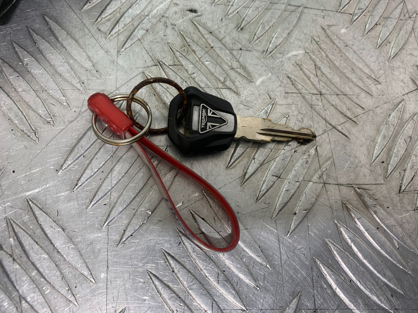 TRIUMPH TIGER 800 XRT ECU LOCKS KEY (IGNITON IS DAMAGED)  2018-2020 (CMB1193)