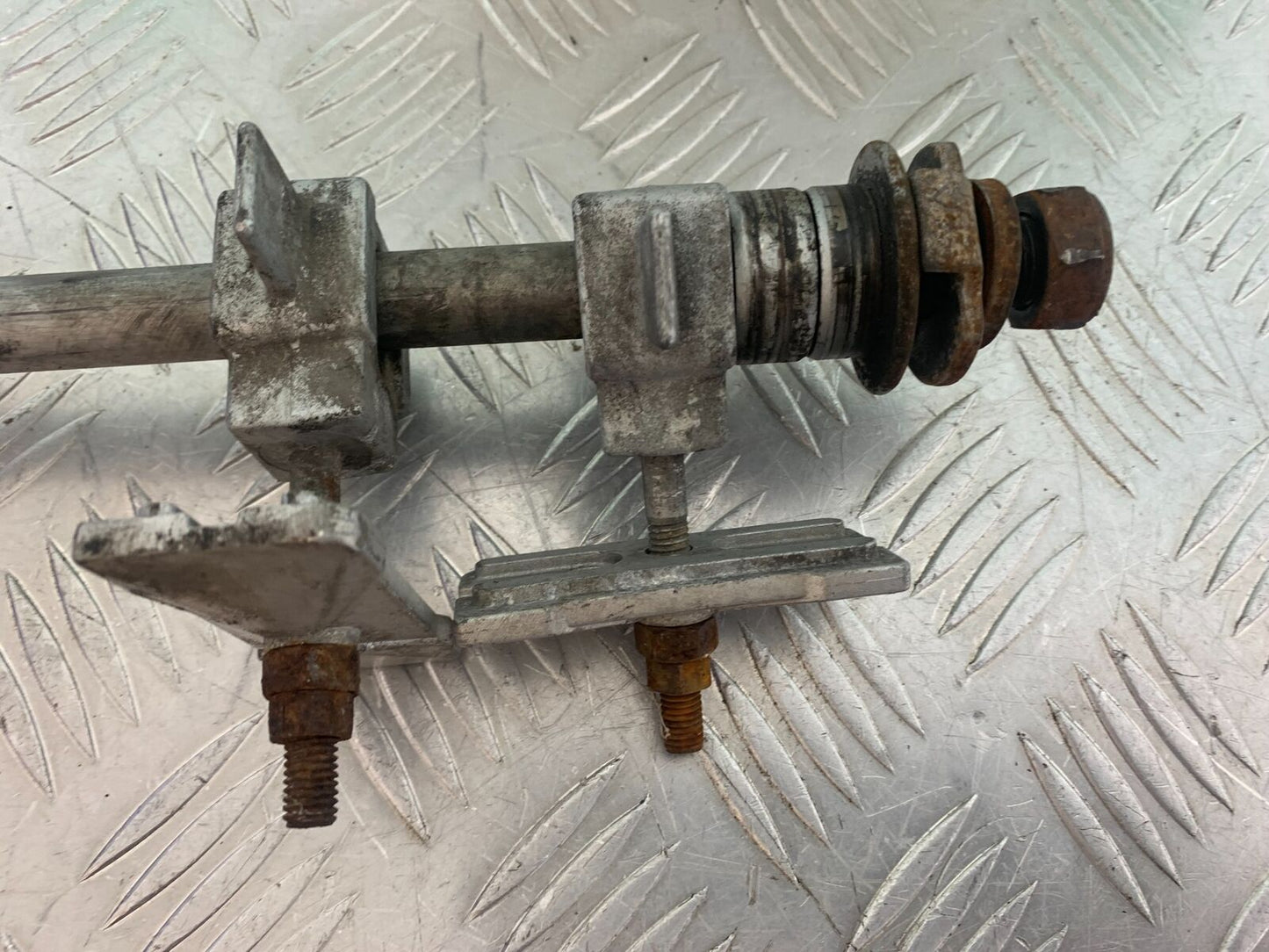HONDA CB600 CB 600 HORNET REAR WHEEL SPINDLE  YEAR 1998 -2002 (CMB1126)