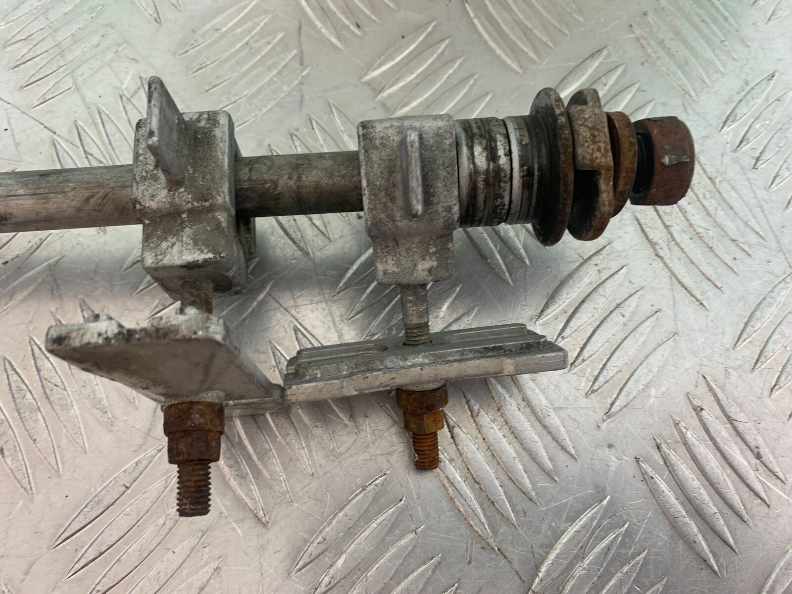 HONDA CB600 CB 600 HORNET REAR WHEEL SPINDLE  YEAR 1998 -2002 (CMB1126)