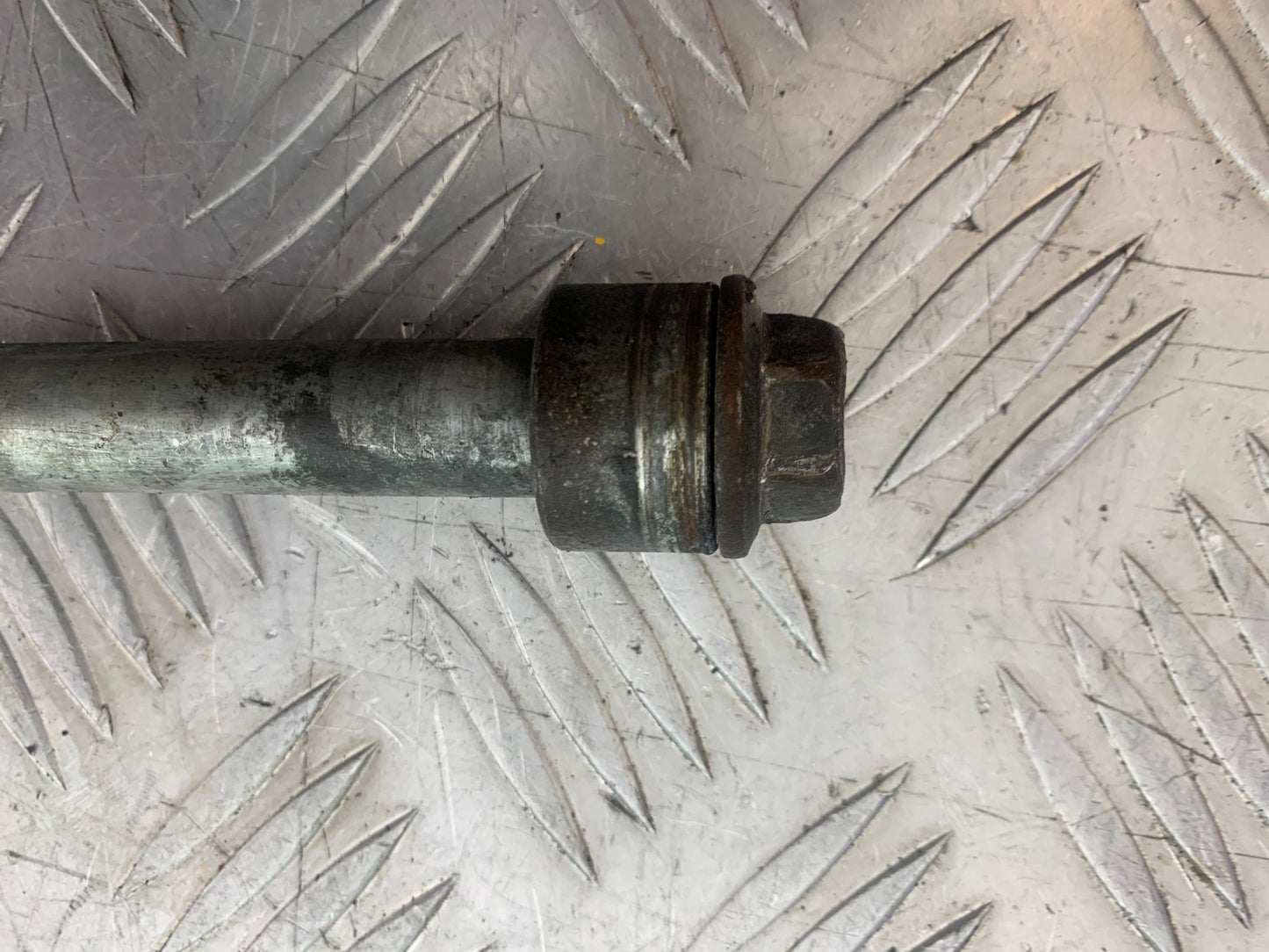 YAMAHA XV535 XV 535 VIRAGO FRONT WHEEL  SPINDLE   YEAR 1994-02 (CMB1162)