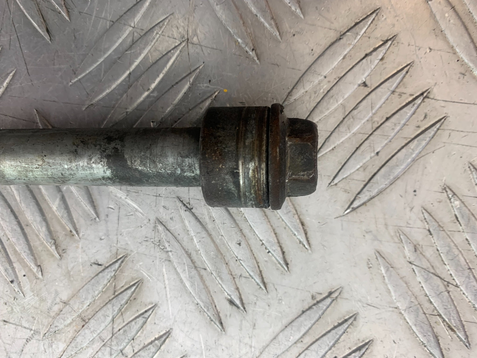 YAMAHA XV535 XV 535 VIRAGO FRONT WHEEL  SPINDLE   YEAR 1994-02 (CMB1162)