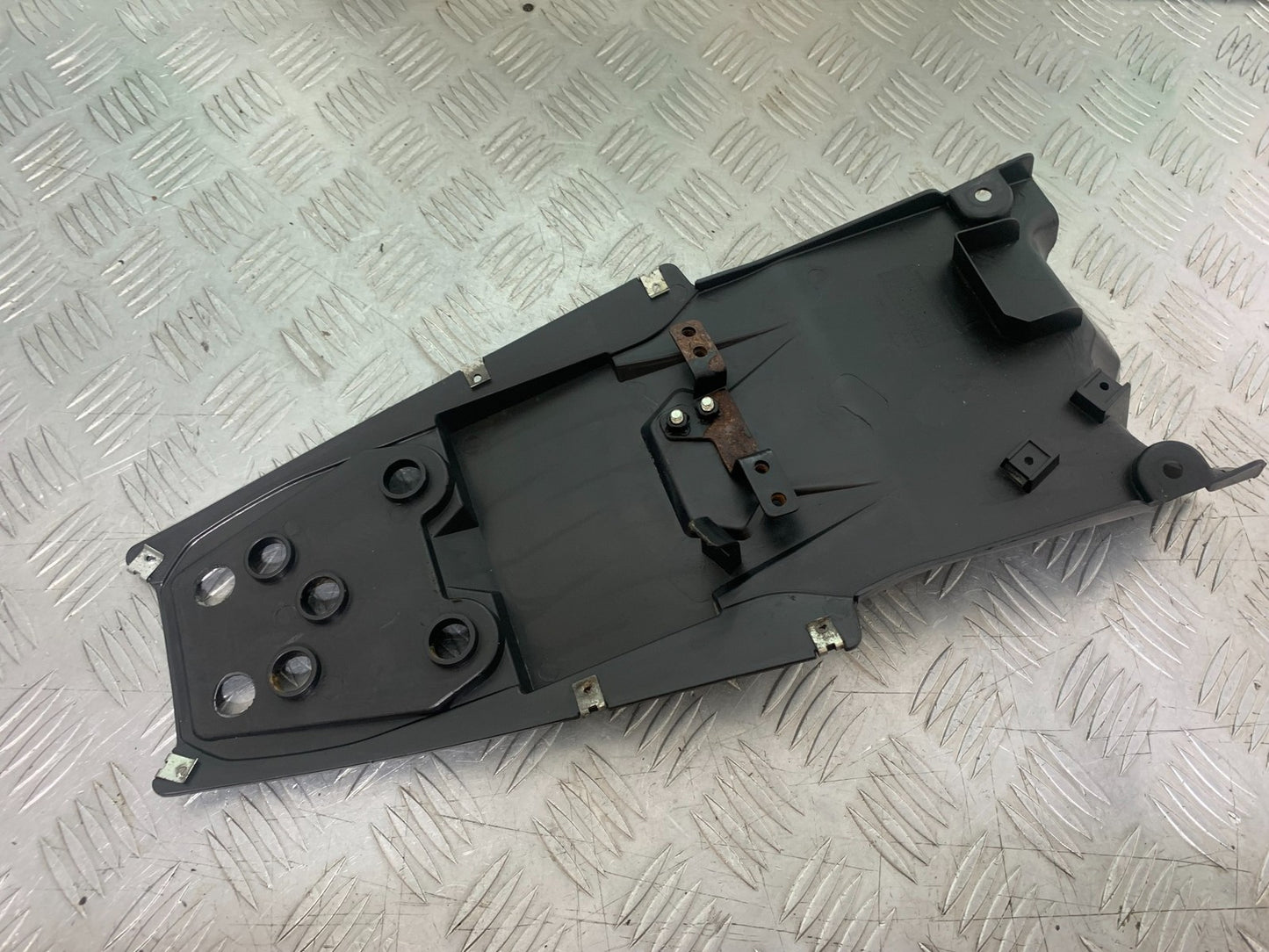 BENELLI BN125 BN 125 UNDERTRAY   YEAR 2018-2021 (CMB1194)