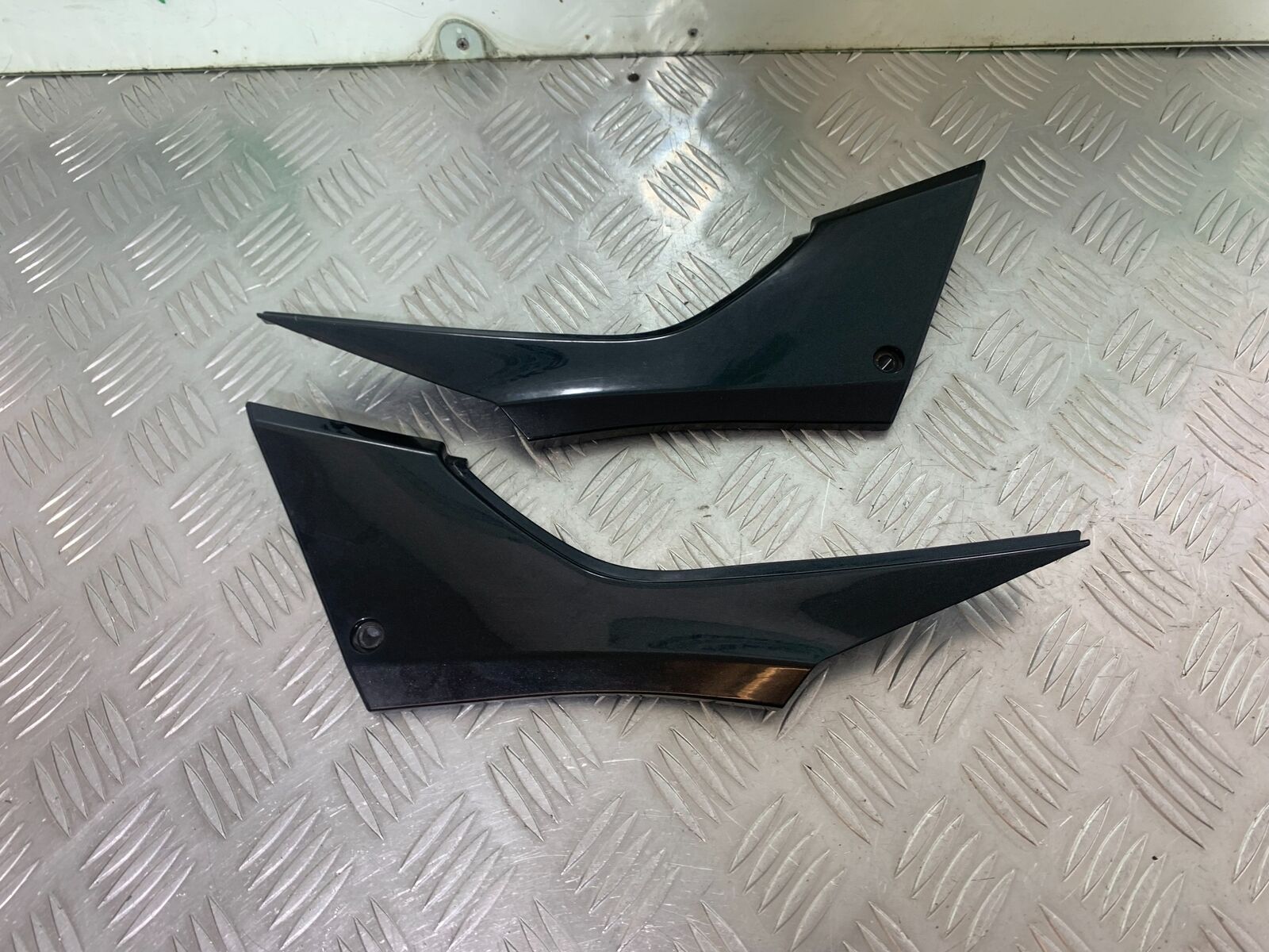 KAWASAKI Z300 ER300 LEFT AND RIGHT SEAT PANELS YEAR 2016-2018  (CMB1056)