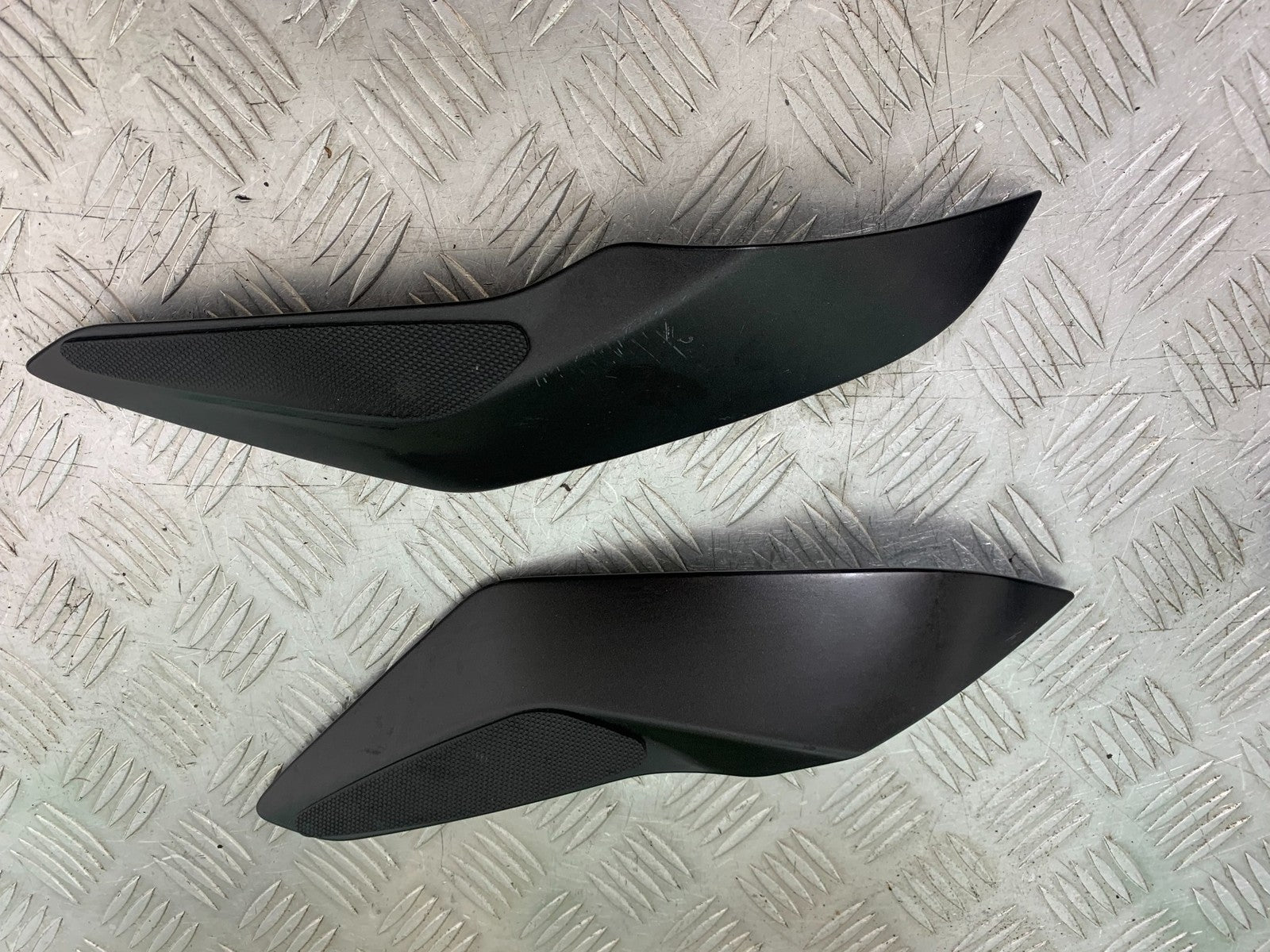 MV AGUSTA 800 F3 LEFT AND RIGHT INFILL COVERS  YEAR 2017-2019 (CMB1227)