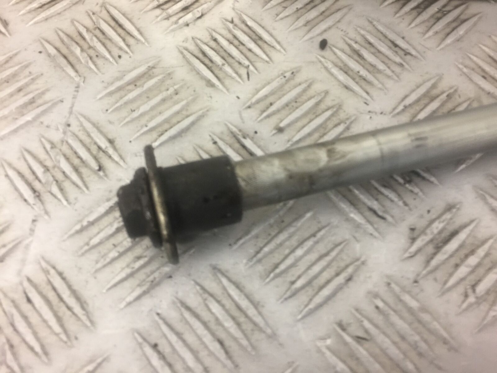 SUZUKI SV650 SV 650 FRONT WHEEL SPINDLE   YEAR 1999 STOCK 417