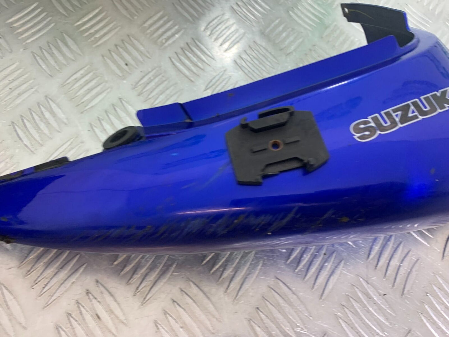 SUZUKI SV650 SV 650 mk1 RIGHT SEAT PANEL   YEAR 1999-2002 (CMB1036)