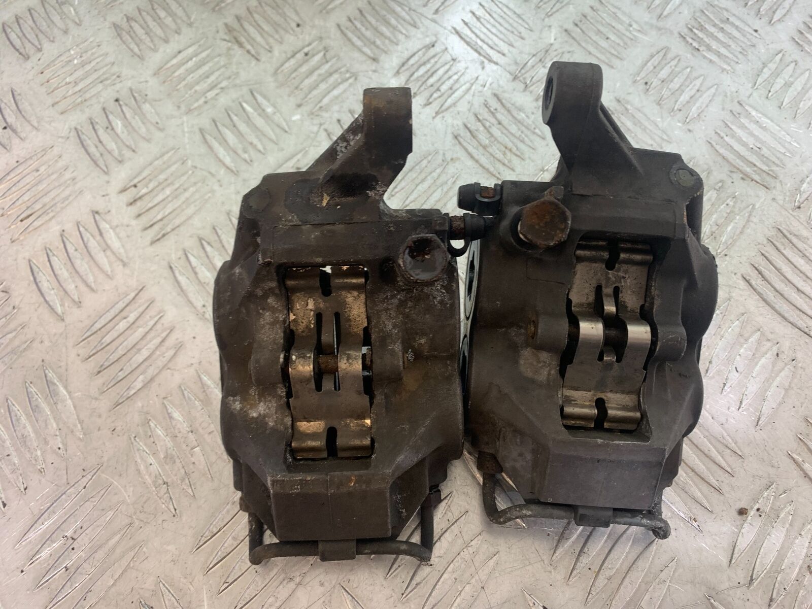 YAMAHA YZF600 YZF 600 THUNDERCAT FRONT BRAKE CALIPERS 1996-2003 (CMB1134)