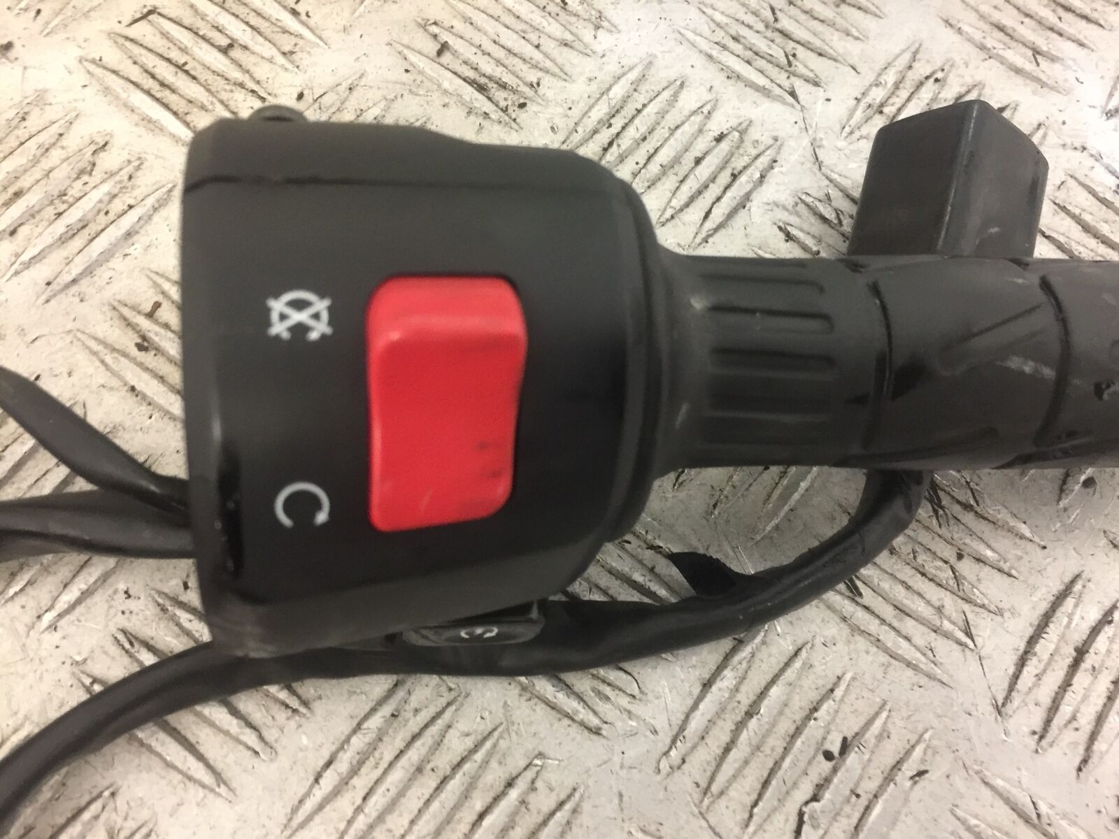 KAWASAKI Z400 Z 400 RIGHT SWITCH GEAR  YEAR 2019  (STOCK 672)