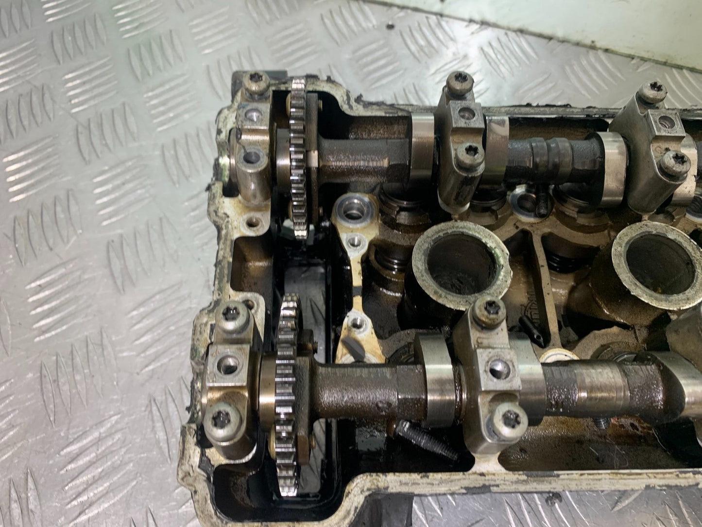 TRIUMPH 955i SPRINT ST CYLINDER HEAD AND CAMS   YEAR 1999-2004
