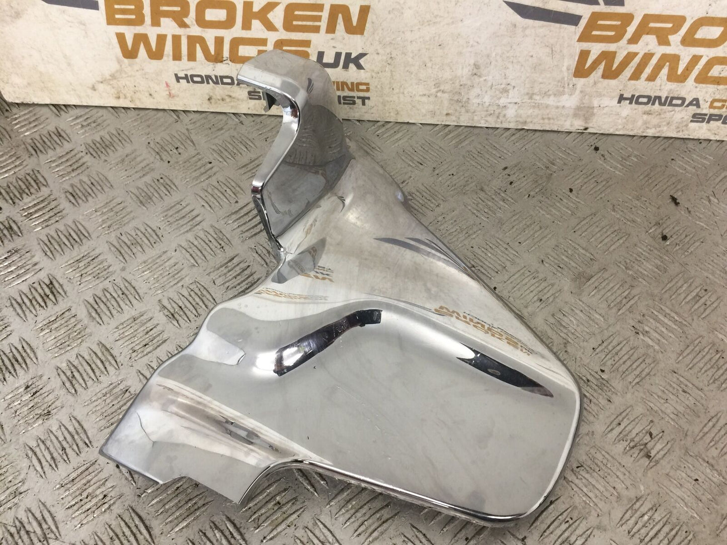 HONDA GL1800 GL 1800 LEFT CHROME ENGINE COVER YEAR 2004-10 ABS (STOCK 890)